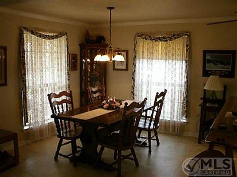 4th image of 900 Argo Ln