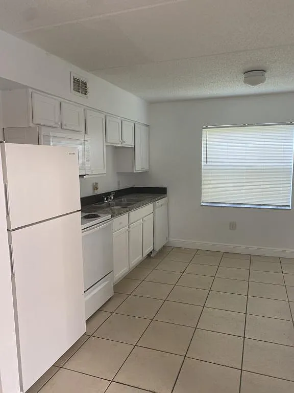 730 Michigan Ct — Photo 4