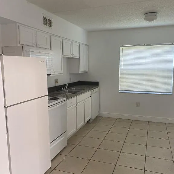 730 Michigan Ct — Photo 4