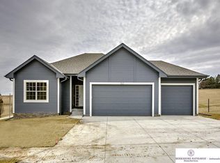 622 S 17th St, Fort Calhoun, NE 68023
