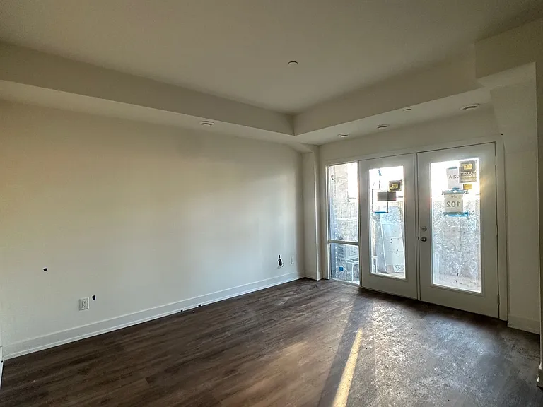 16 Melbourne Ave #102A — Photo 2