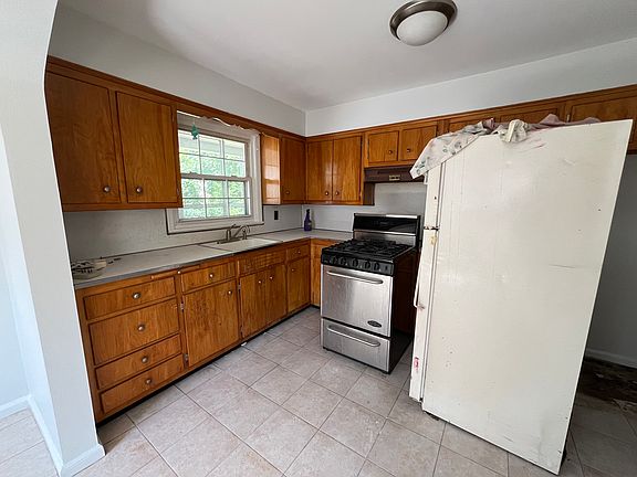 4th image of 80 W Franklin St Floor 1