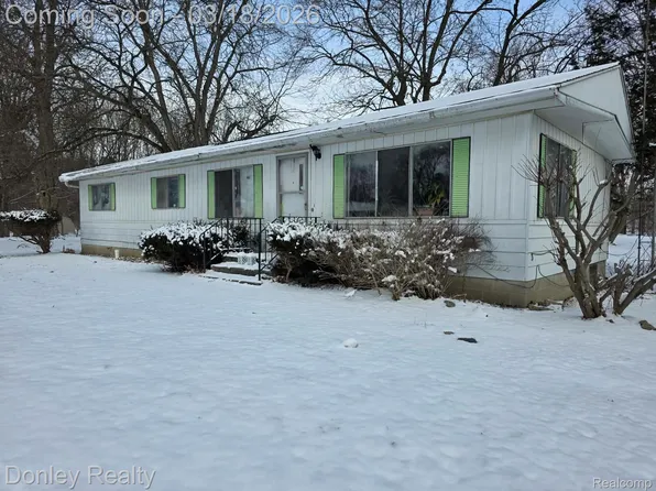 6174 Marlette St, Marlette, MI 48453