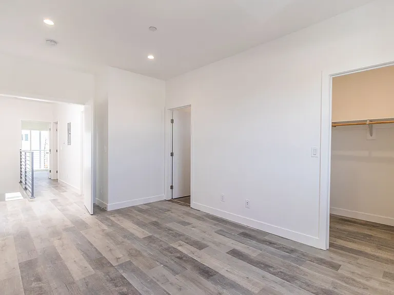 5142 Riverton Ave — Photo 18