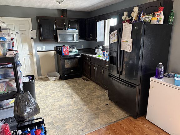 3rd image of 207 Landy Ln