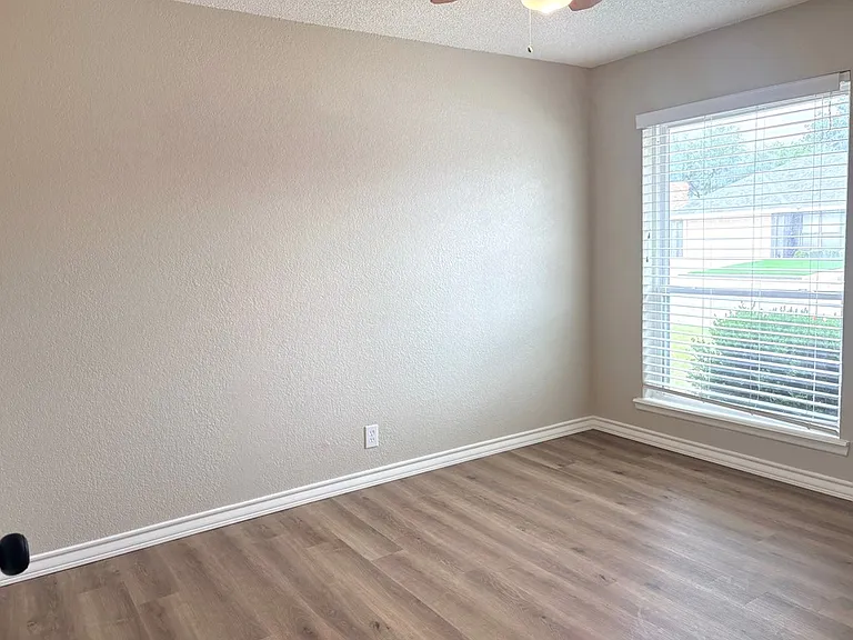 3309 Edgemont Dr — Photo 16