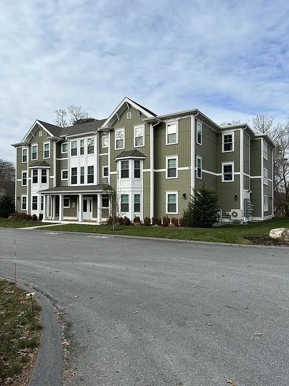 1 bed, 1.0 bath, 745 sqft, $2,100 — Photo 1