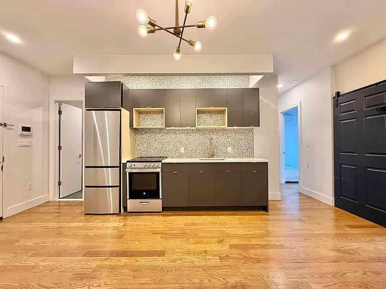 554 Gates Ave #3-B — Photo 4