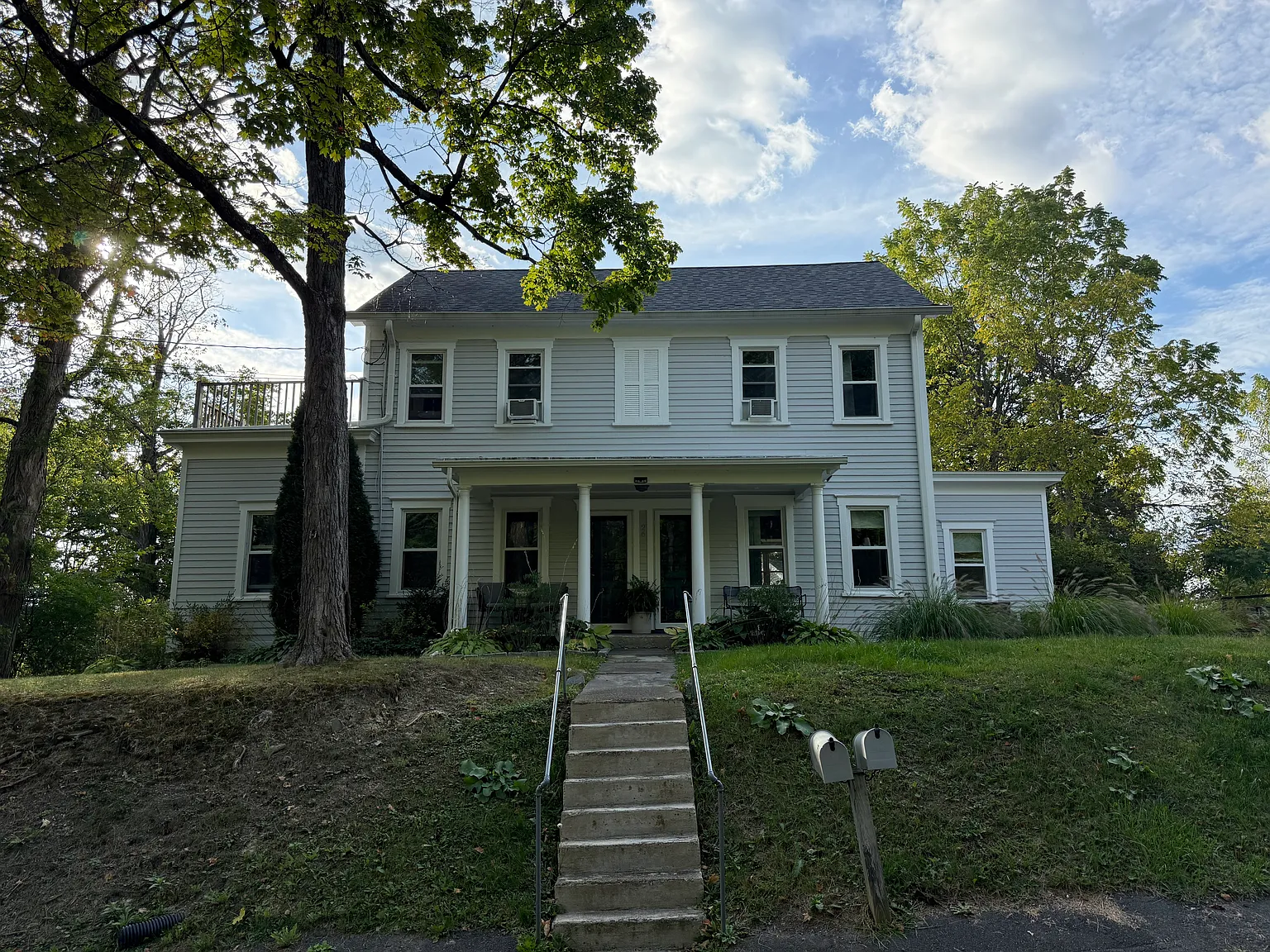 2 bed, 1000 sqft, $2,300 — Photo 1