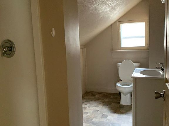 4th image of 1012 N 9th St APT 02