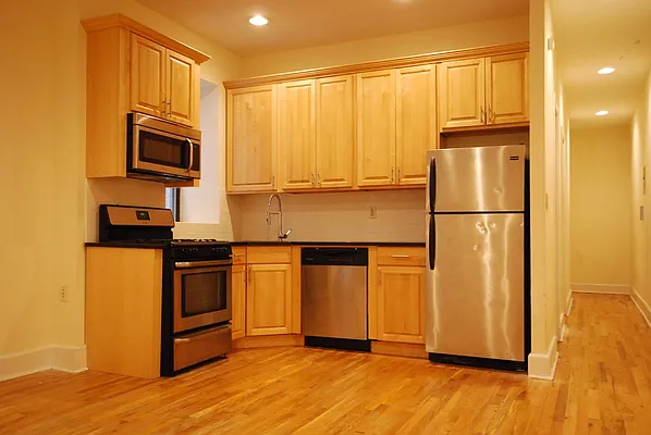 Rented by Bohemia Realty Group | media 61