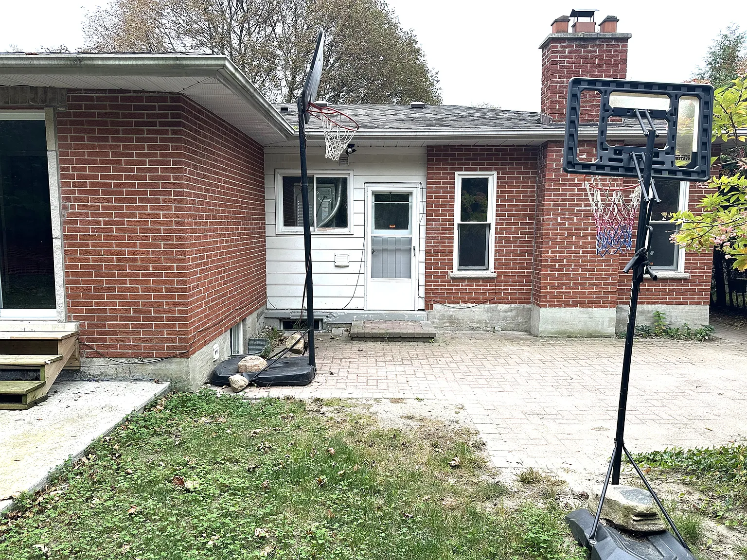3 bed, 1.5 bath, 1300 sqft, $2,300 — Photo 3