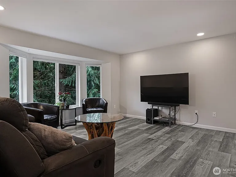 22445 Sunridge Way NE — Photo 2