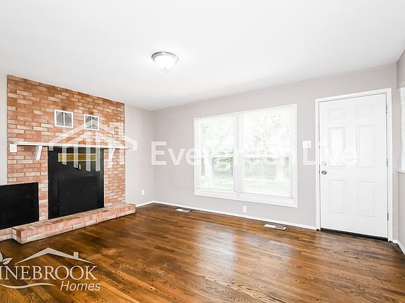 4th image of 829 Townhouse Ln