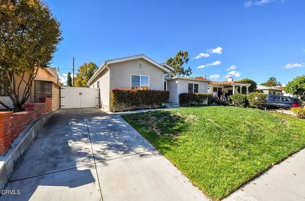 4 bed, 2.0 bath, 2234 sqft, $7,200 — Photo 2