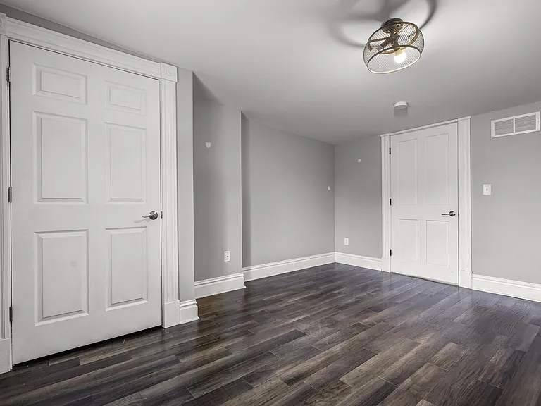 2111 Menard St #2N — Photo 9