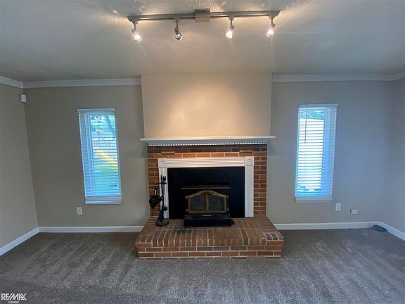 4th image of 26639 Marilyn Ave