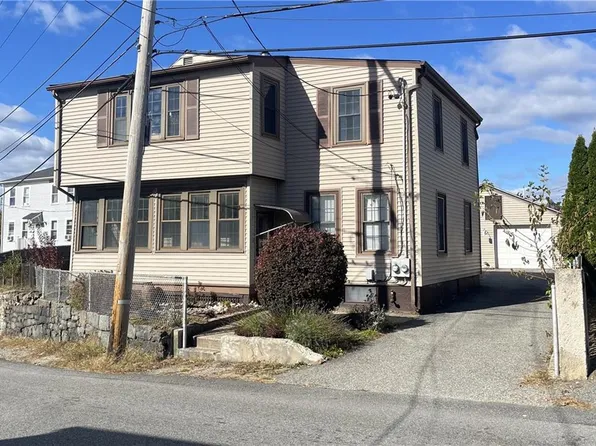 34 Carpenter St, Cumberland, RI 02864