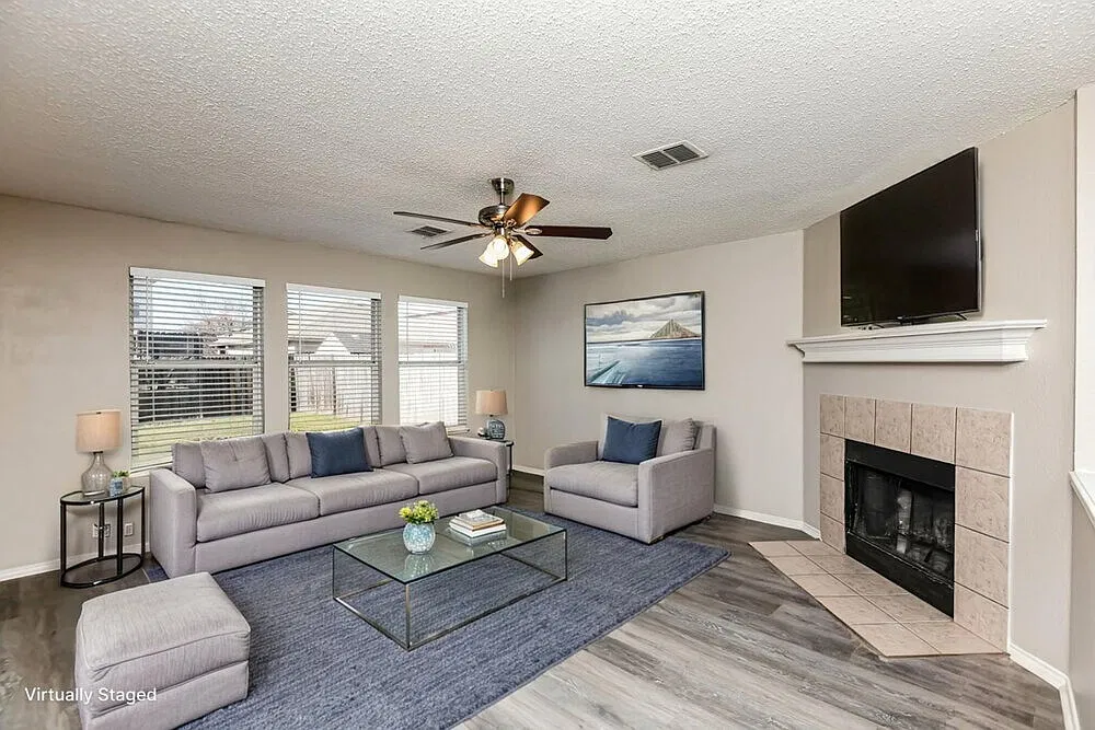3 bed, 2.5 bath, 2026 sqft, $2,300 — Photo 4