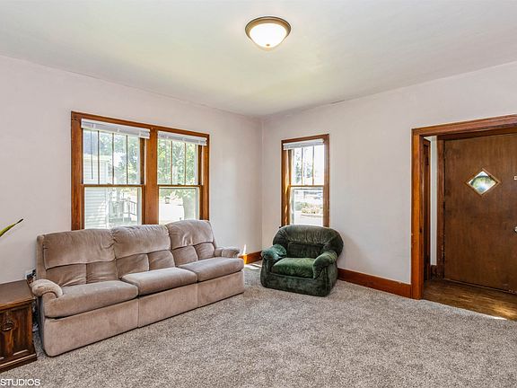 3rd image of 213 E 8th St