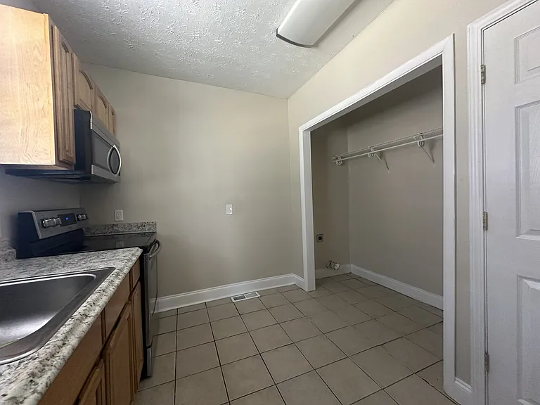 304 E 12th Ave — Photo 5