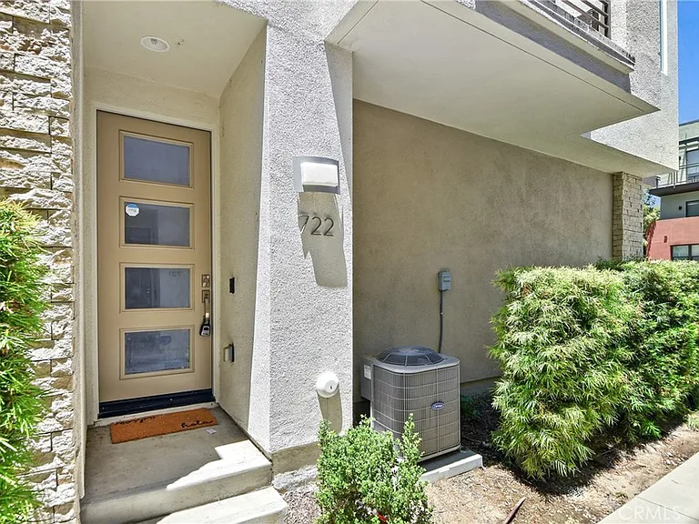 722 Ellis Dr — Photo 3