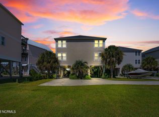 101 Bay Dr #A, Surf City, NC 28445
