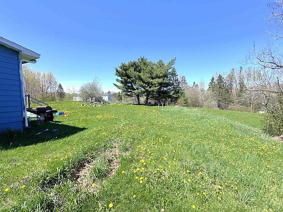3rd image of 212 Clydesdale Rd