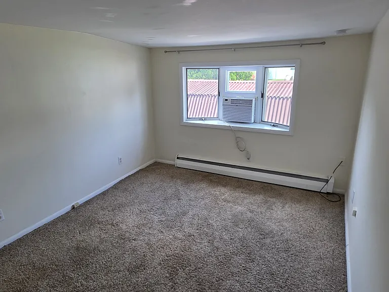 264 Roberts Ave — Photo 22