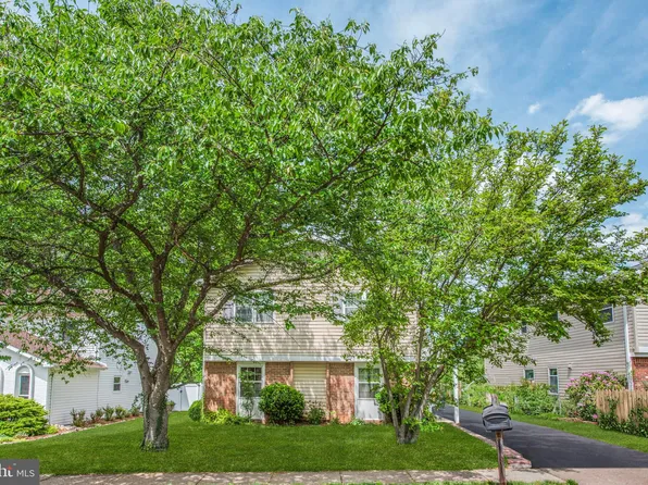 304 N Lincoln Ave, Sterling, VA 20164