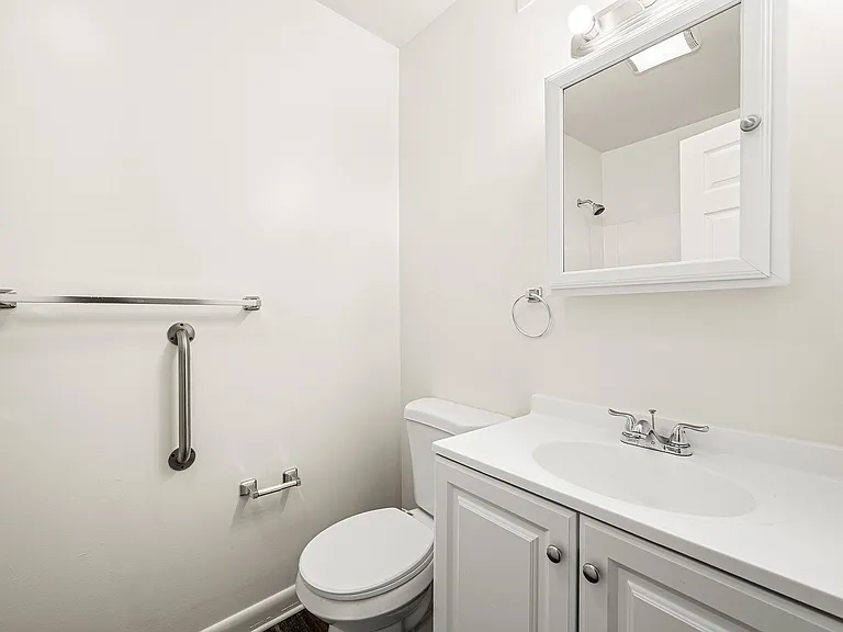 Middleboro Crest Apartments — Photo 12