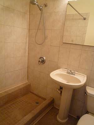 4th image of 250 E 58th St APT 3