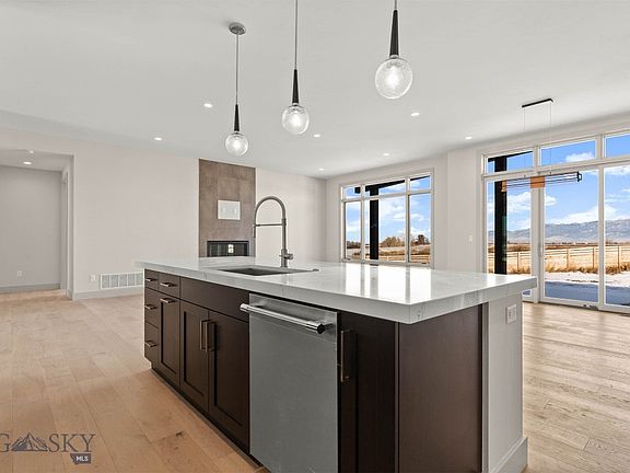 4th image of 91 Matador Ln