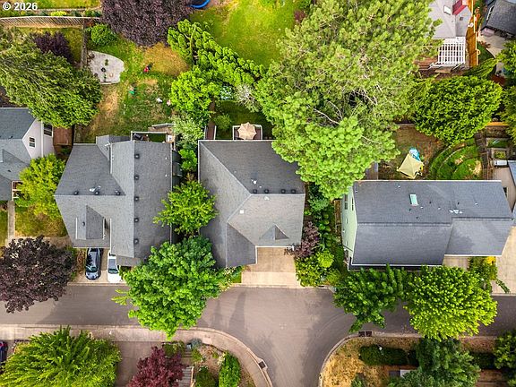 2nd image of 703 SE Anderson Ln