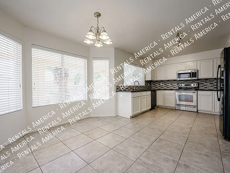 2361 W Myrtle Dr — Photo 10