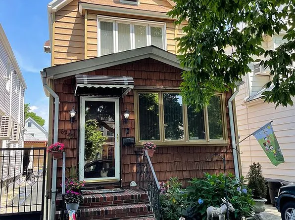 6245 80th Rd, Ridgewood, NY 11385
