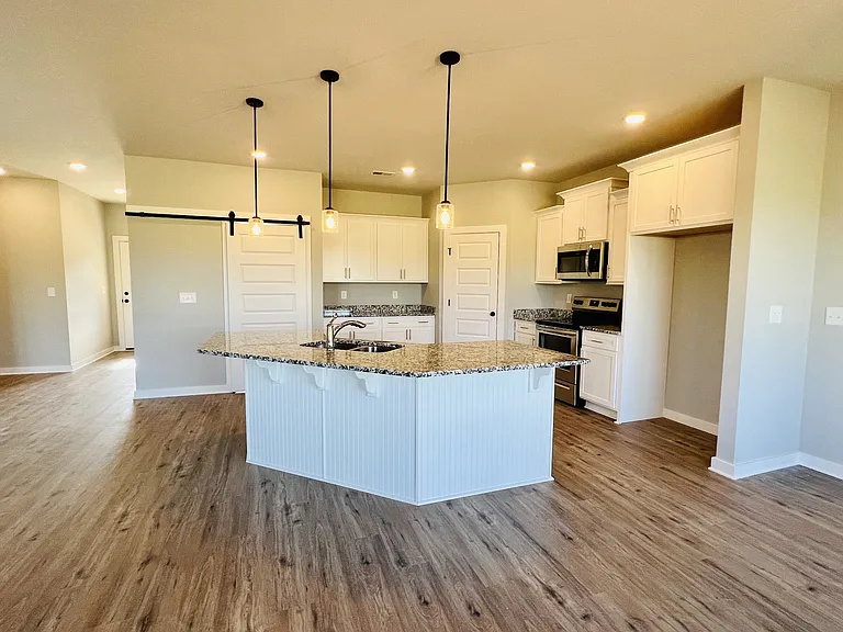 731 N Main St — Photo 17
