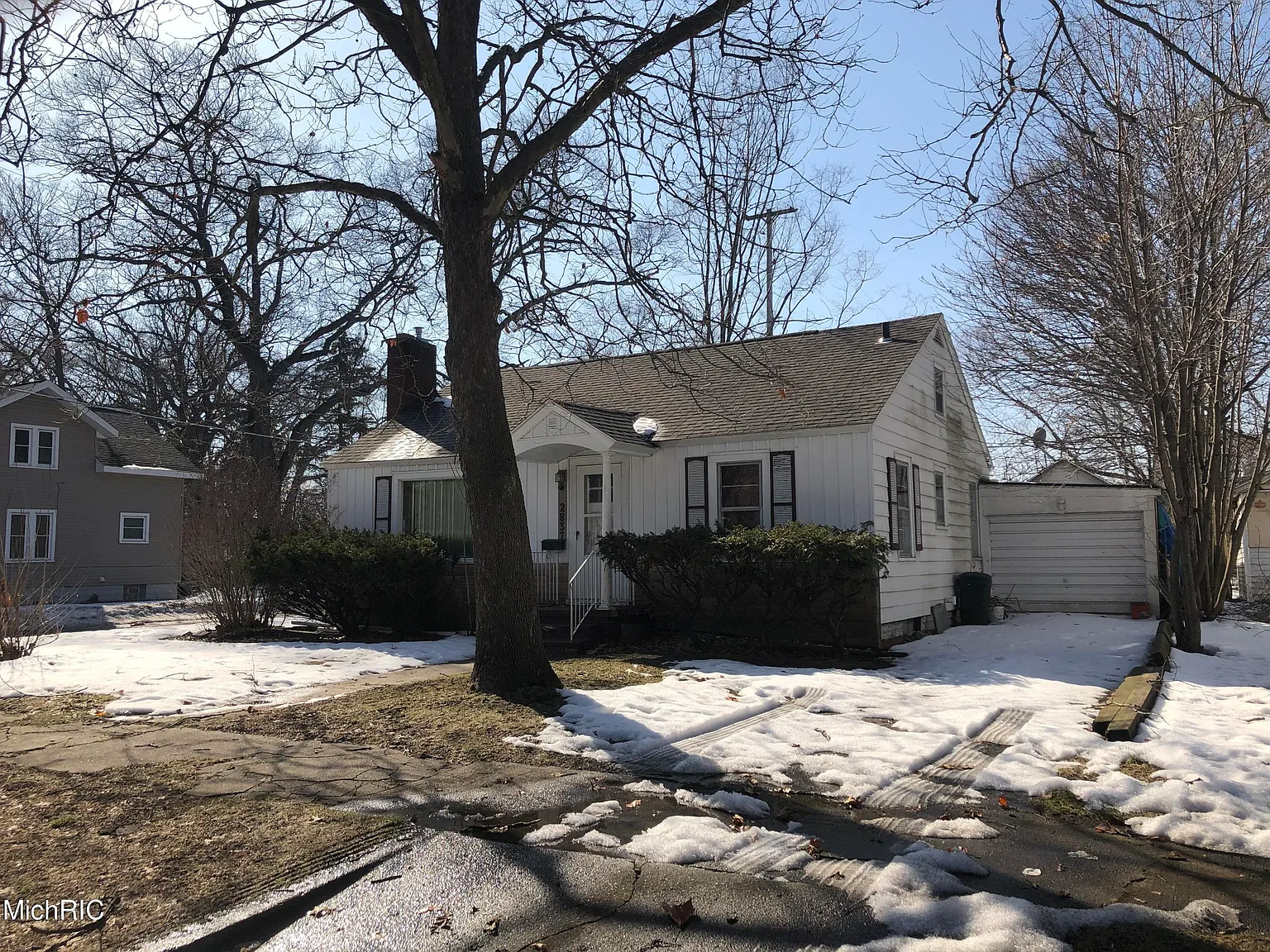 2837 Temple St photo 1
