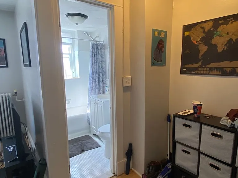 100 Howe Street — Photo 135