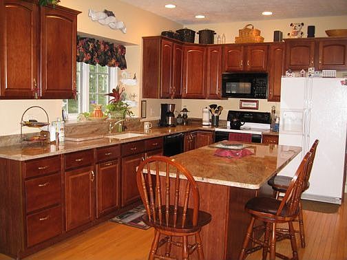 4th image of 4418 Summer Dr