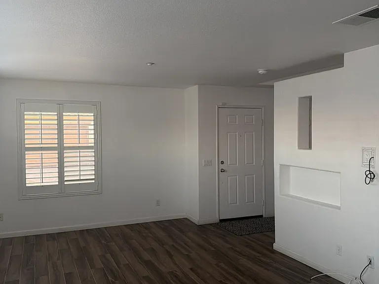 642 W Brewer Rd #103 — Photo 2