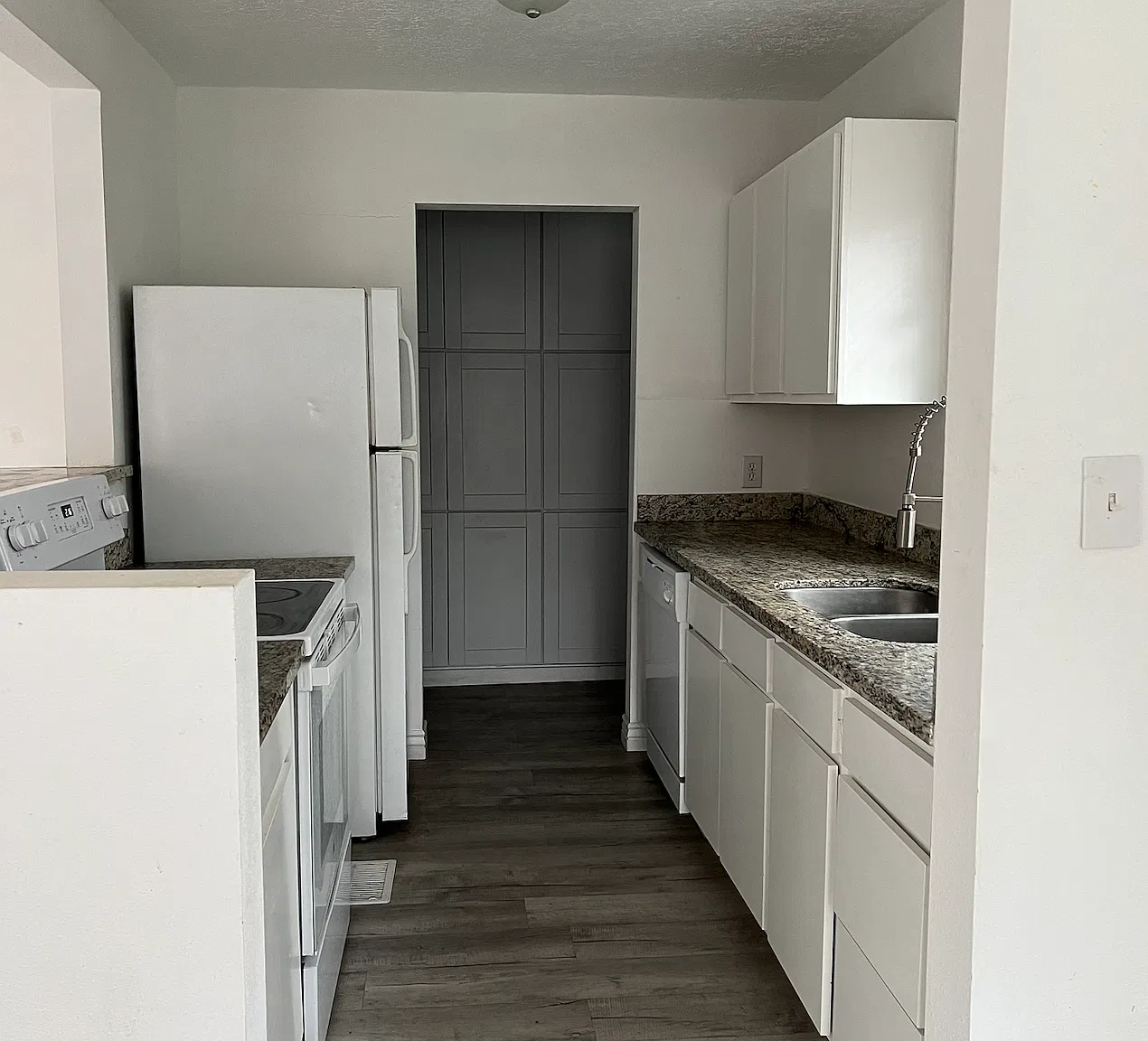2 bed, 1000 sqft, $1,900 — Photo 4