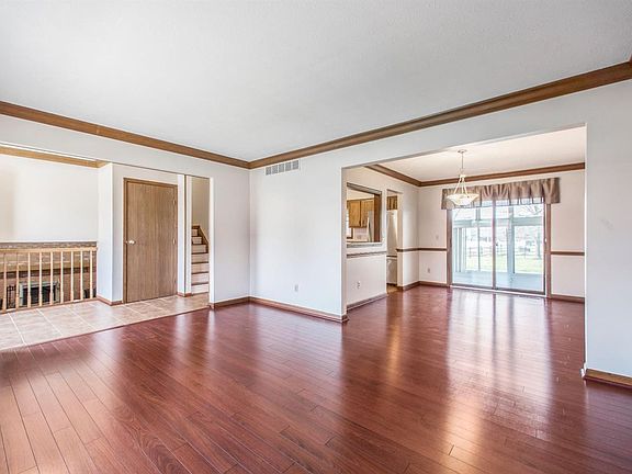 4th image of 913 Briarwood Ct