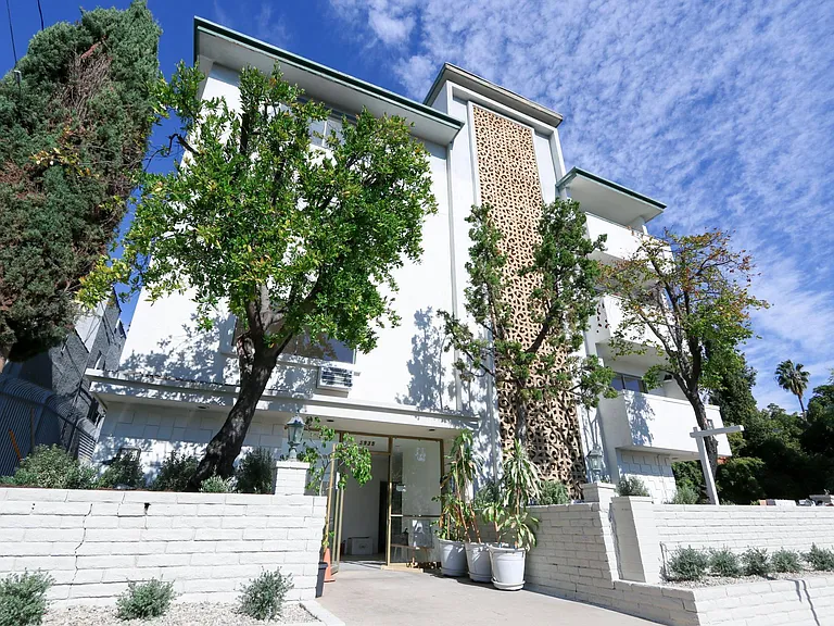 5935 Chula Vista Way #PENTHOUSE — Photo 1
