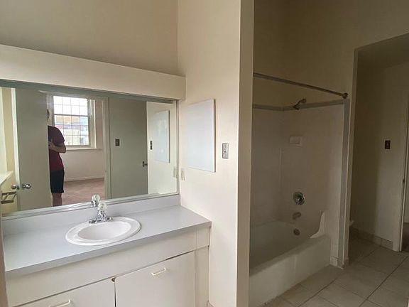 5th image of 2629 Brown St APT 121