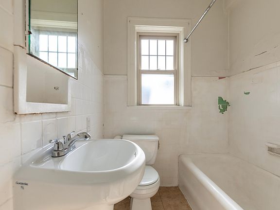 3rd image of 7528 Parkdale Ave APT 3S