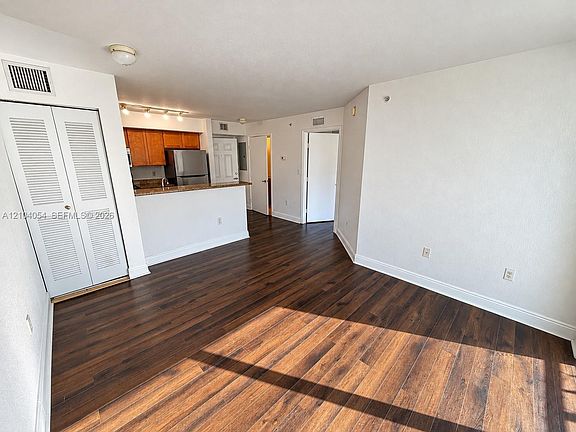 5th image of 219 NW 12th Ave APT 705