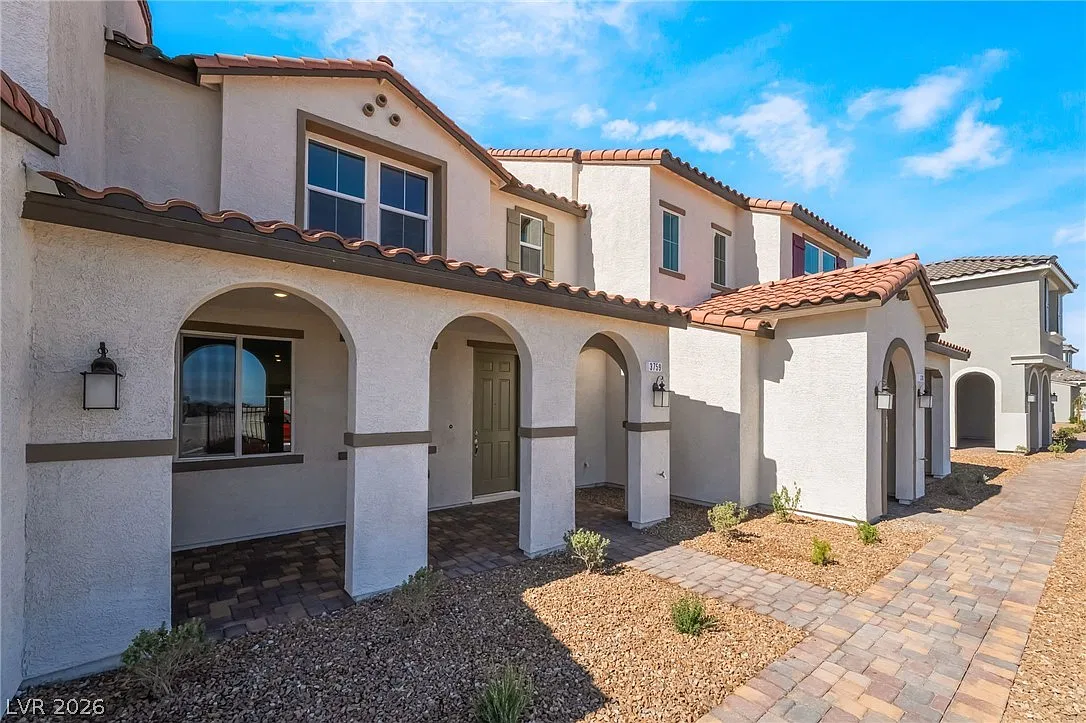 3 bed, 2.5 bath, 1668 sqft, $2,095 — Photo 3