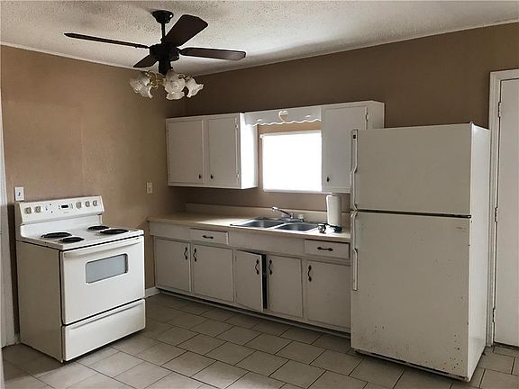 3rd image of 2513 Race Ave