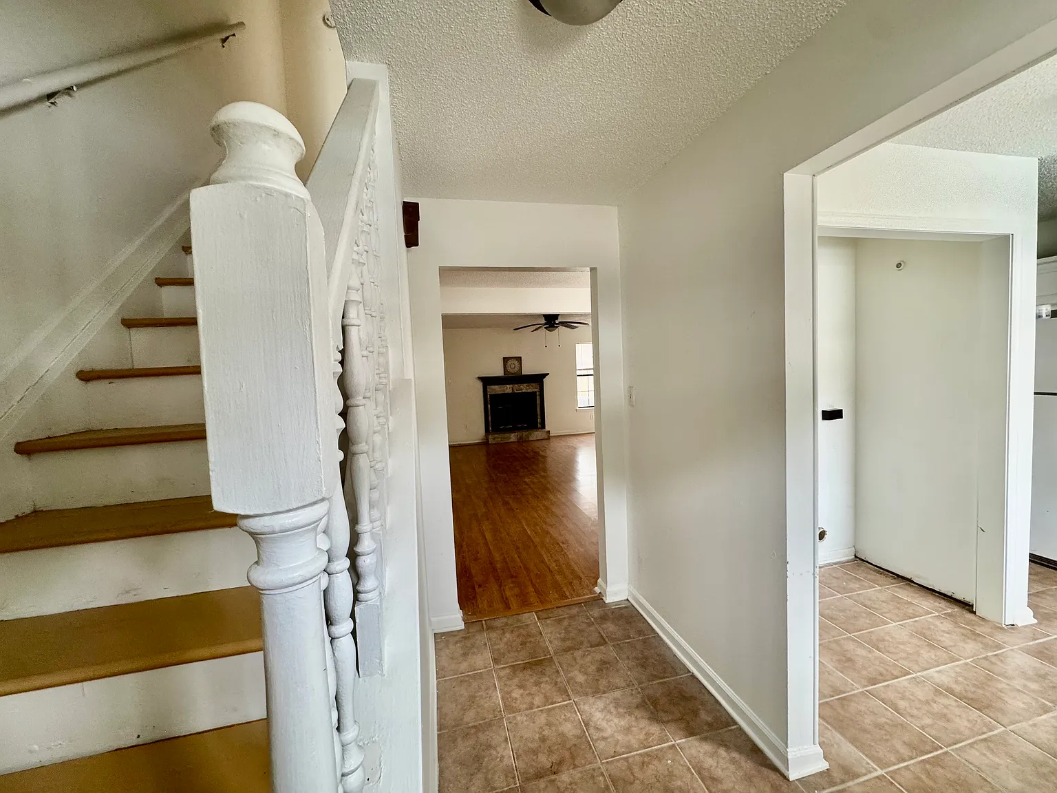 2 bed, 1.5 bath, 1271 sqft, $1,300 — Photo 3